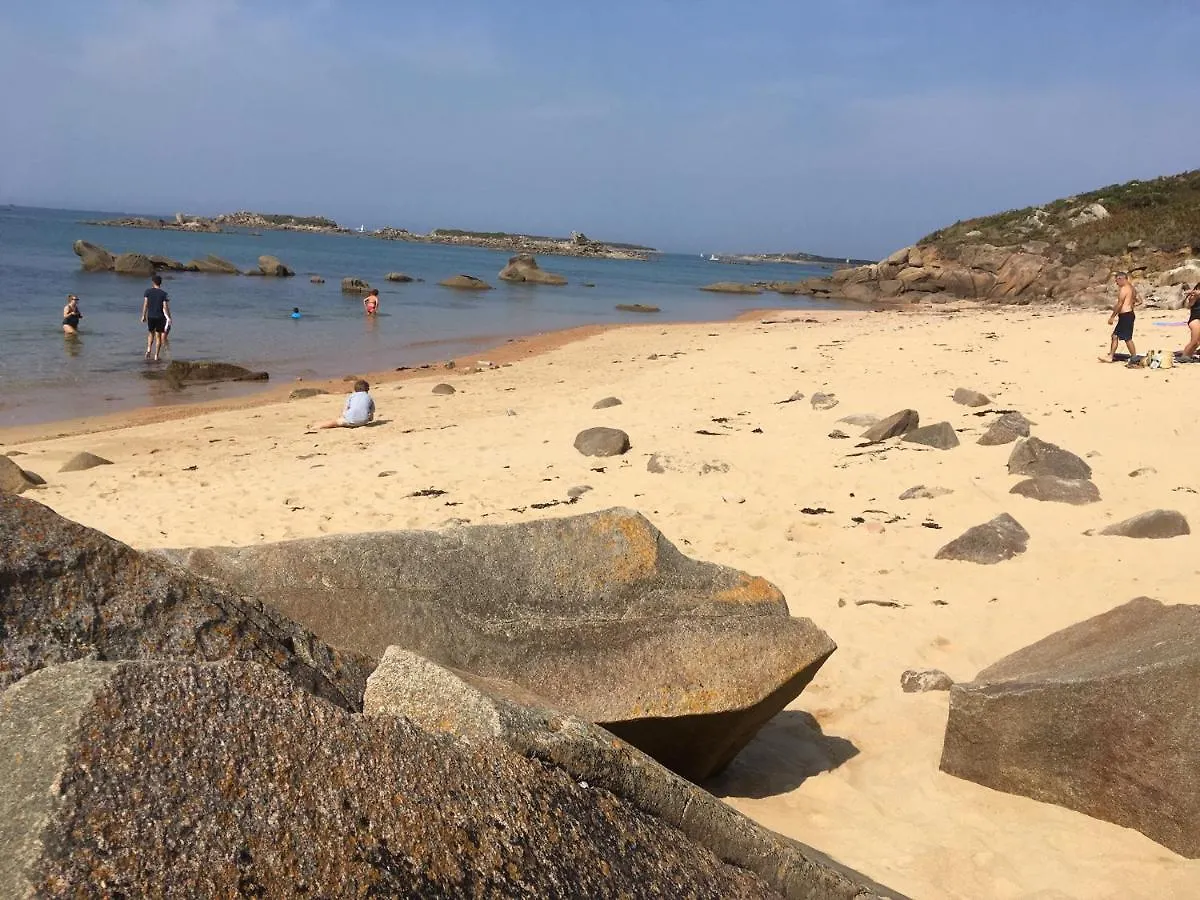 Auberge Granit Rose - Hébergement partagé pour tous en Auberge de Jeunesse - Vue sur mer Trébeurden Francia