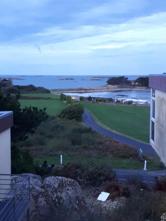 Auberge Granit Rose - Hébergement partagé pour tous en Auberge de Jeunesse - Vue sur mer Trébeurden Francia