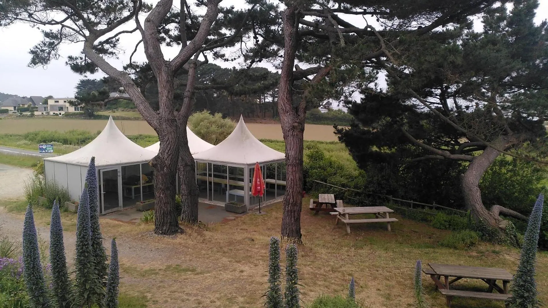 Auberge Granit Rose - Hébergement partagé pour tous en Auberge de Jeunesse - Vue sur mer Trébeurden Hostal