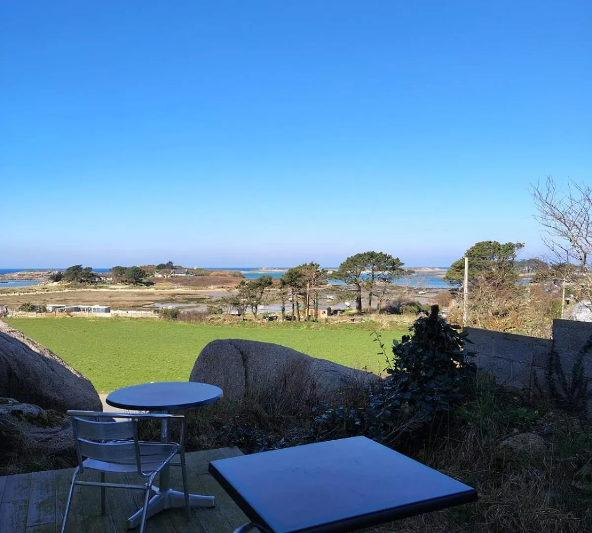 Auberge Granit Rose - Hébergement partagé pour tous en Auberge de Jeunesse - Vue sur mer Trébeurden Francia